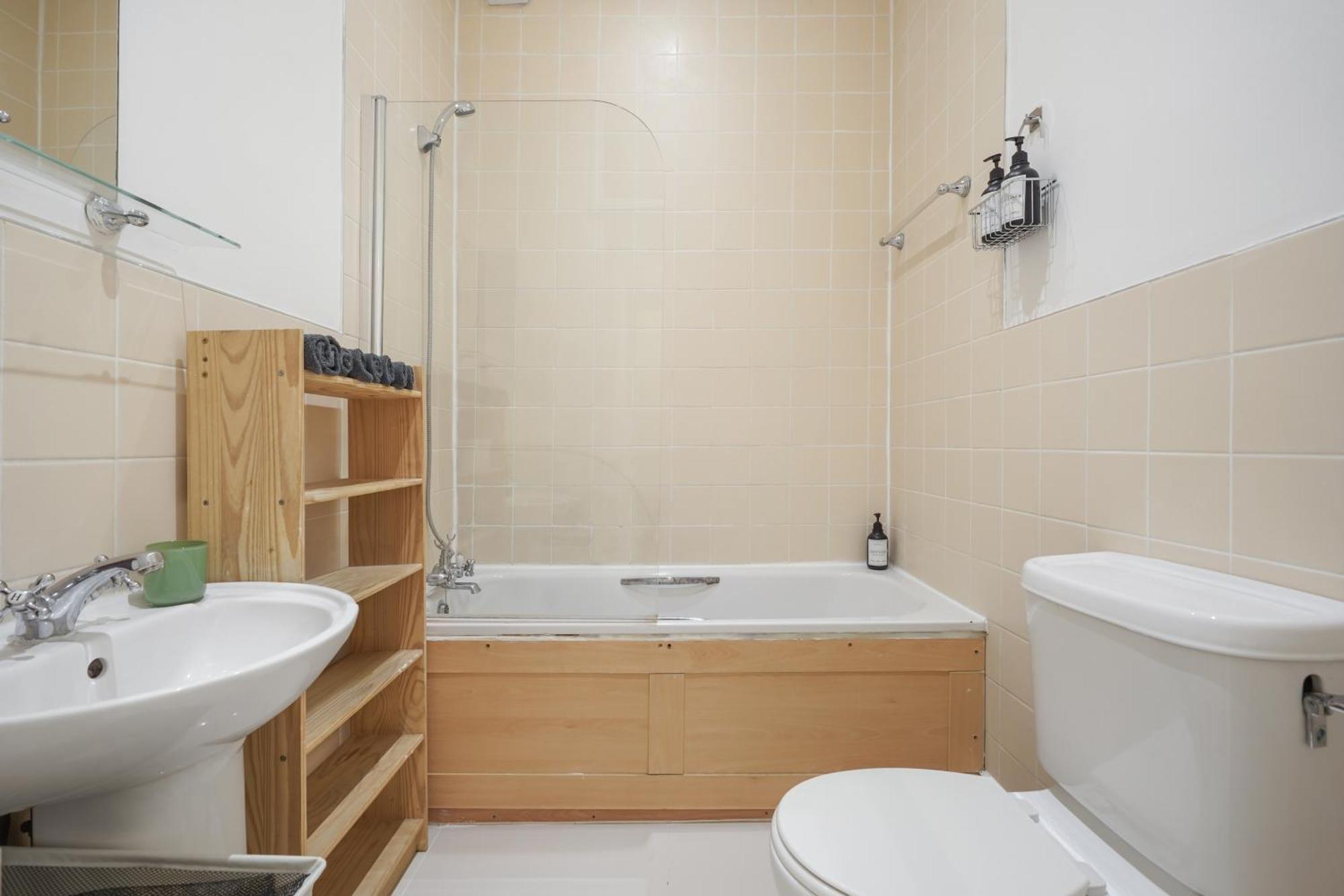 The Chic Townhouse In Kings Cross!!! 3 Floors Leilighet London Eksteriør bilde